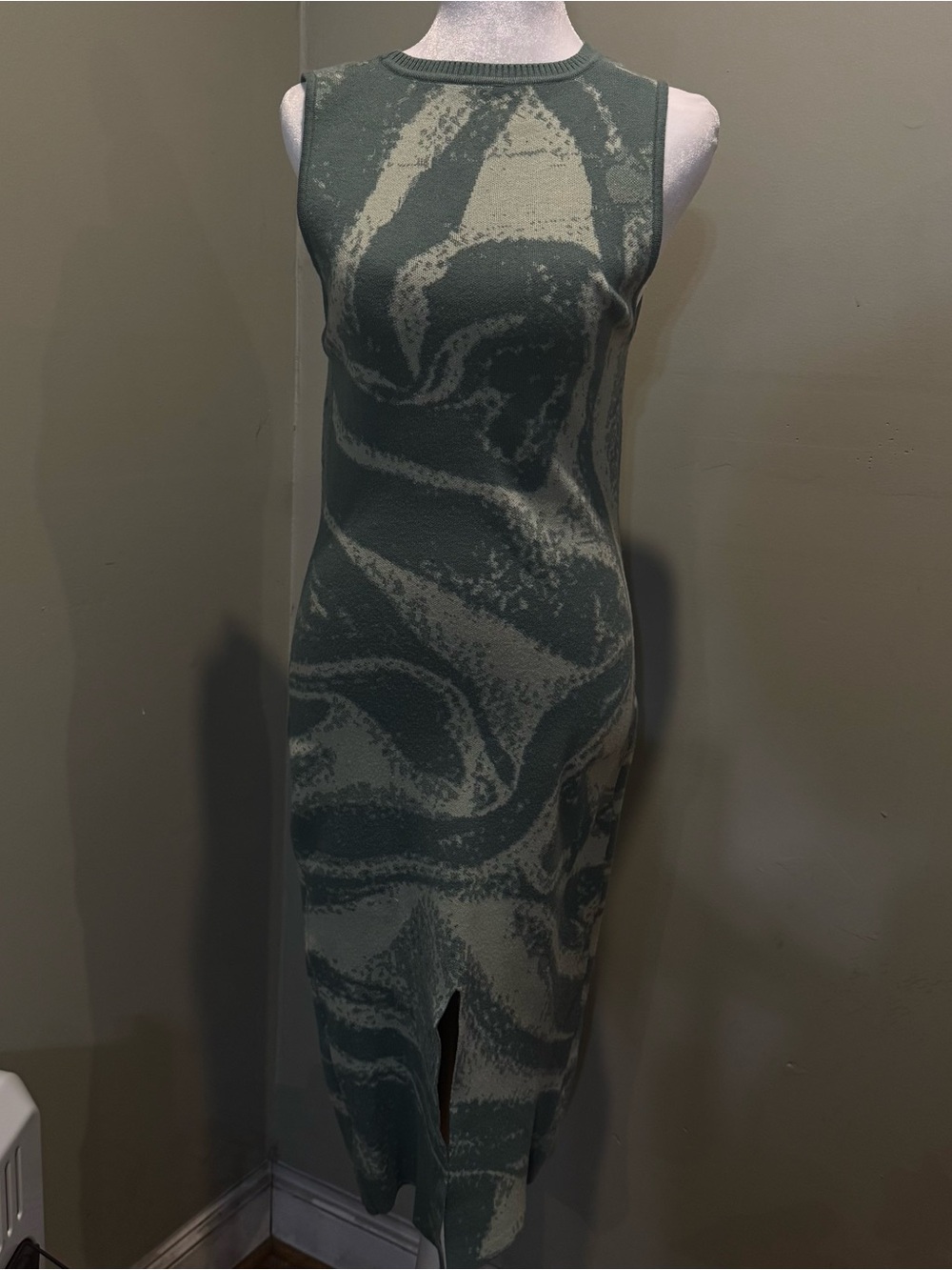 Cider Olive Marble-Print Sleeveless Knit Midi Dress